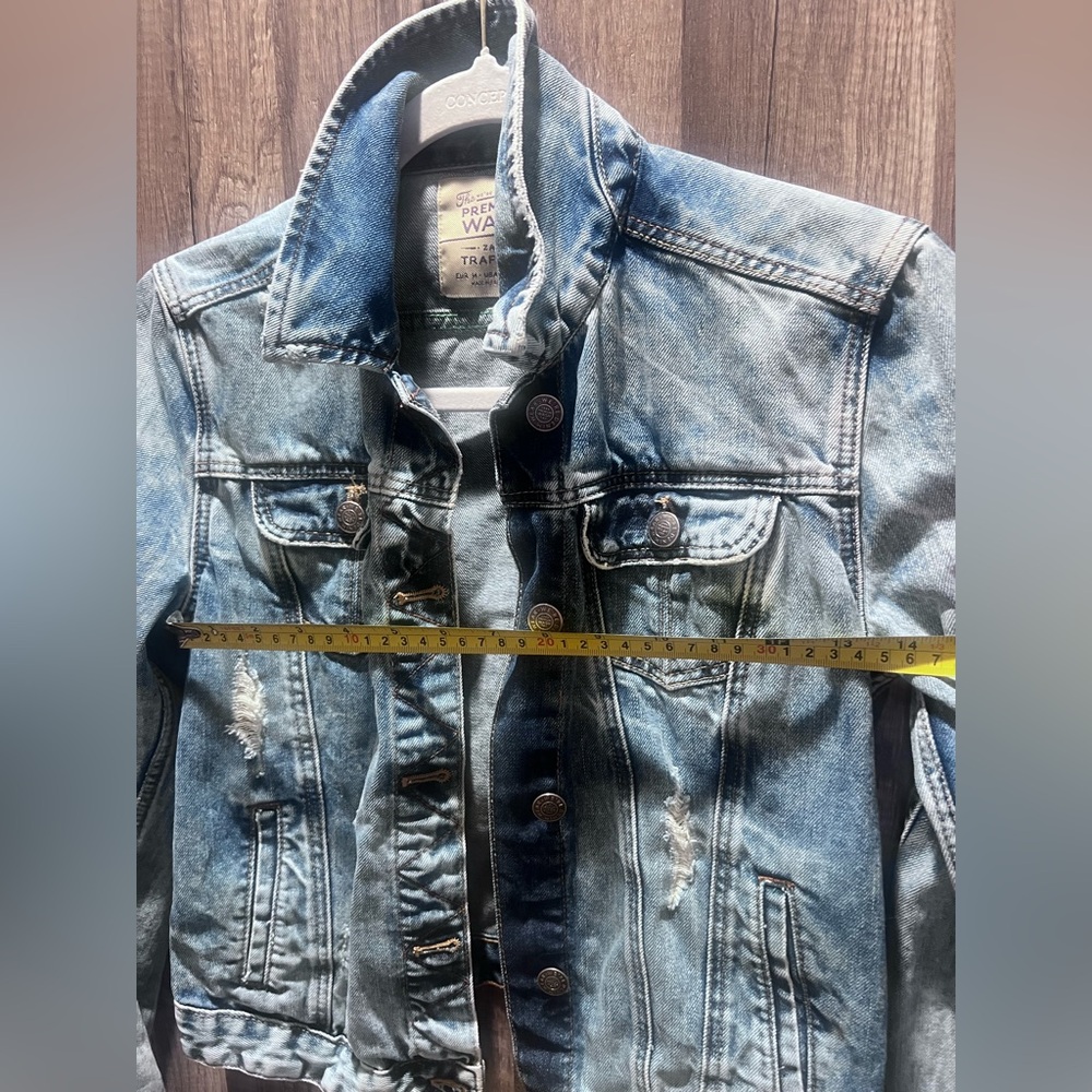 Zara Trafaluc Premium Wash Distressed Girls Med Denim Jacket Jean EUC - Picture 6 of 9